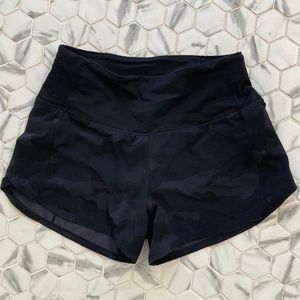 Lululemon high waist Speed shorts 2.5” inseam size 4 black camo